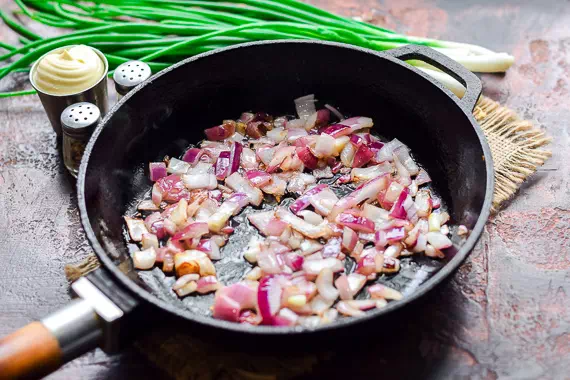 салат с курицей, грибами и грецкими орехами рецепт фото 4